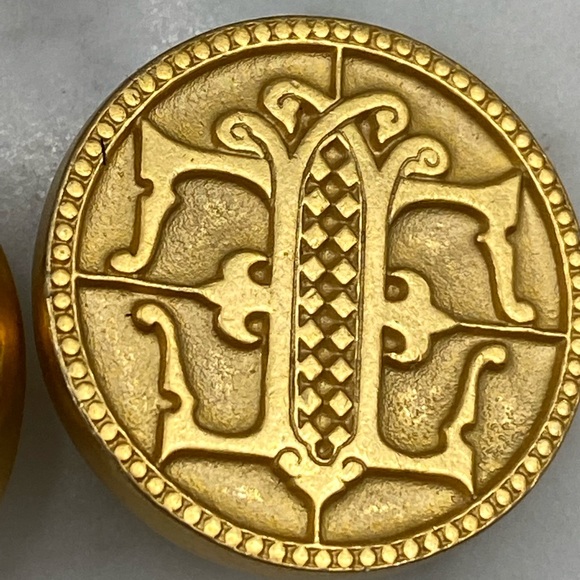 St. John, ESCADA, Mondi, RL, Feraud, CD & others! Button Collection! - Picture 3 of 4